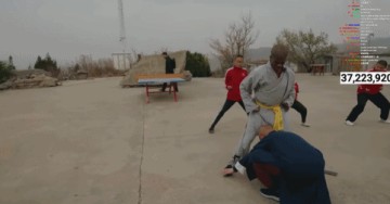 表情痛苦！Speed在大师指导下扎马步，根本站不稳